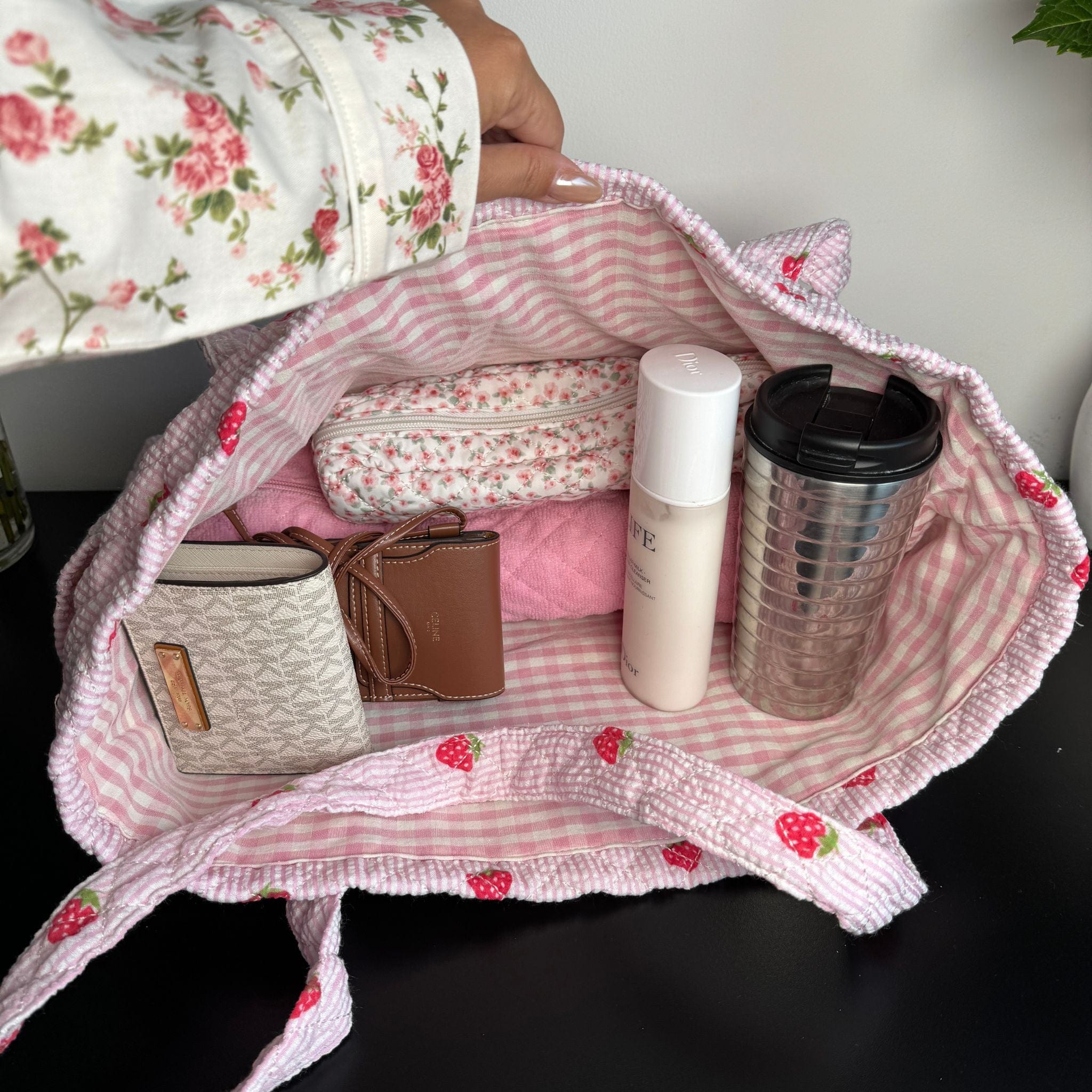 Moon Nude Strawberry Tote Bag Zipper